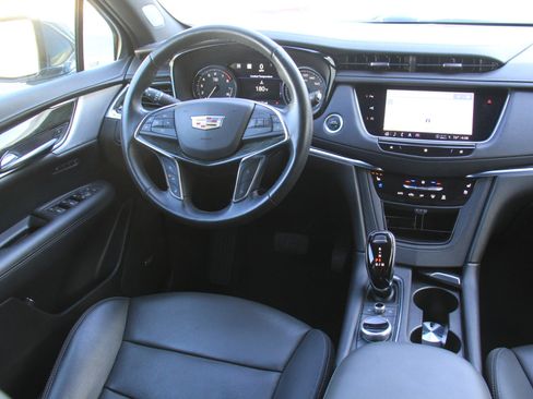 Used 2021 Cadillac XT5 Premium Luxury image 9