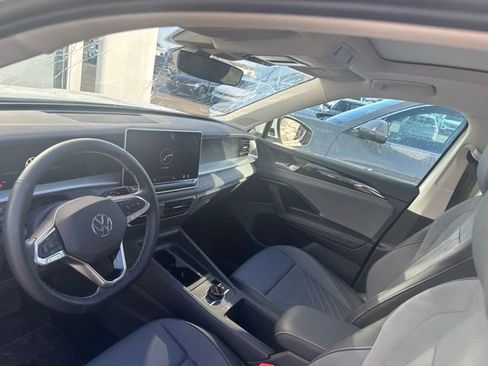 Used 2025 Volkswagen Tiguan SE w/ Panoramic Sunroof Package AWD/4WD image 12