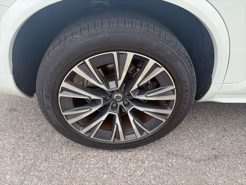 Used 2022 Volvo XC90 T5 Momentum FWD image 8