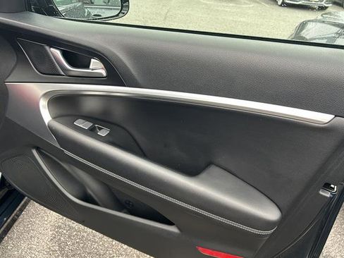 Used 2025 Genesis G70 2.5T image 23