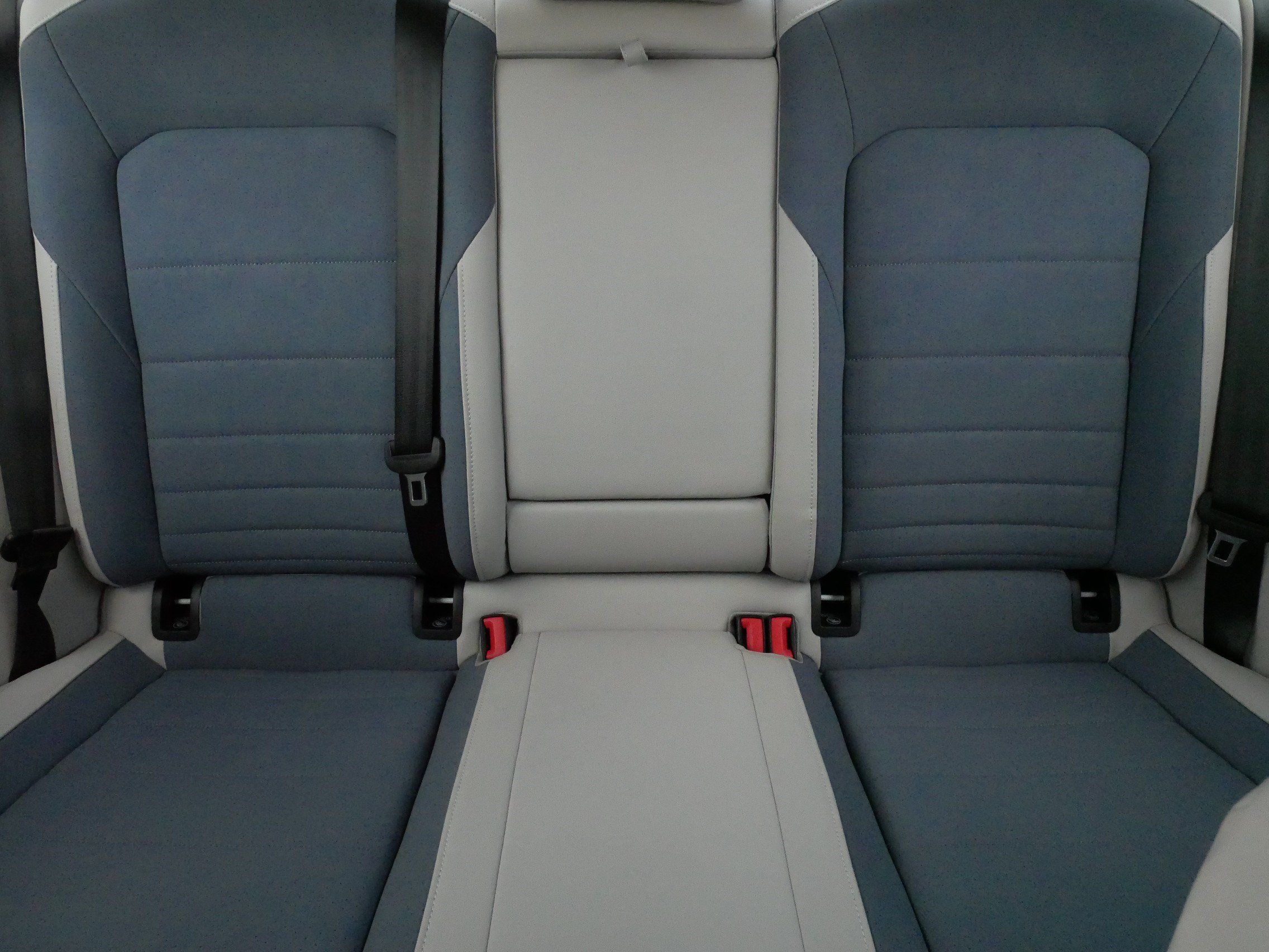 Certified 2025 Volkswagen Jetta SE w/ Sunroof Package FWD image 13