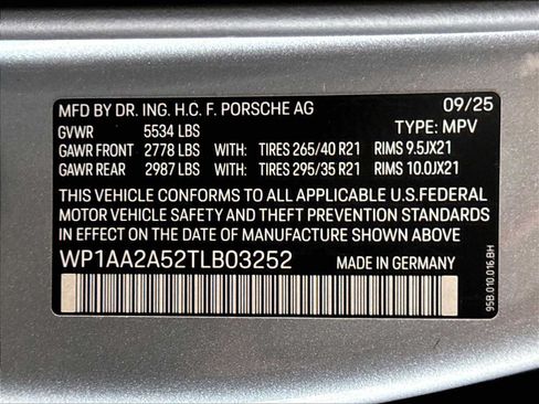 Used 2026 Porsche Macan AWD/4WD image 36