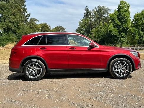 Used 2017 Mercedes-Benz GLC 300 4MATIC image 10