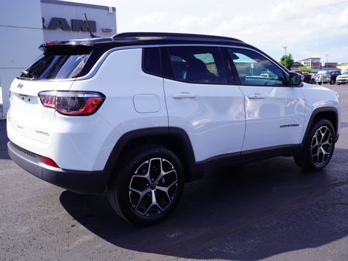 Used 2026 Jeep Compass Limited AWD/4WD image 3