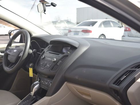 Used 2016 Ford Focus SE image 5