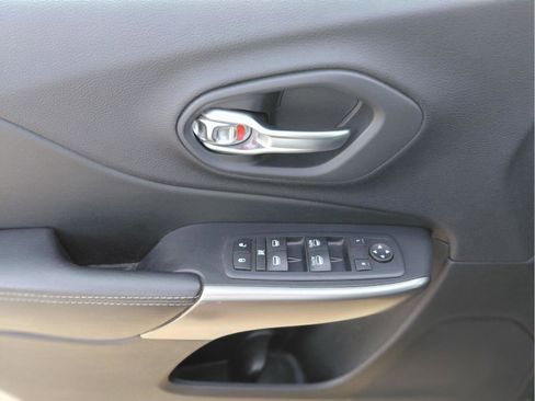 Used 2020 Jeep Cherokee Latitude Plus w/ Cold Weather Group image 26