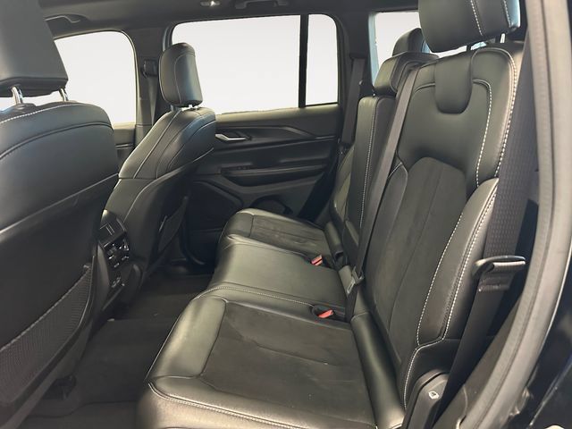 Used 2023 Jeep Grand Cherokee Altitude AWD/4WD image 13