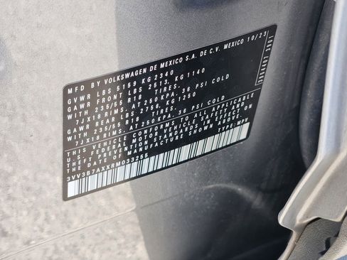 Used 2024 Volkswagen Tiguan SE image 34