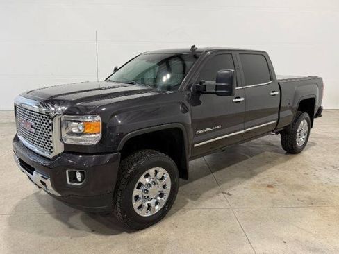 Used 2015 GMC Sierra 2500 Denali w/ Duramax Plus Package AWD/4WD image 2