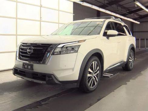 Used 2023 Nissan Pathfinder Platinum FWD image 1