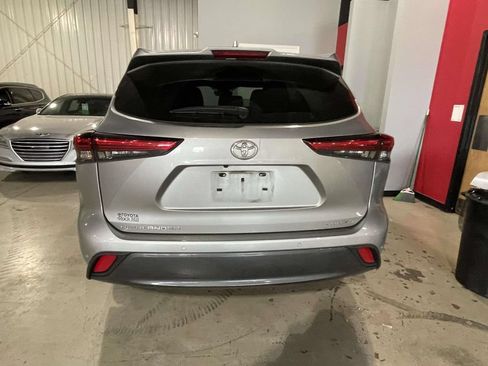 Used 2021 Toyota Highlander Limited FWD image 4