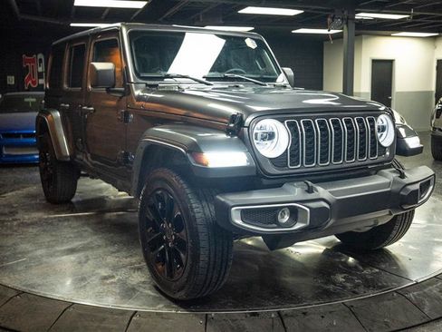 Used 2025 Jeep Wrangler Unlimited Sahara w/ Safety Group AWD/4WD image 5