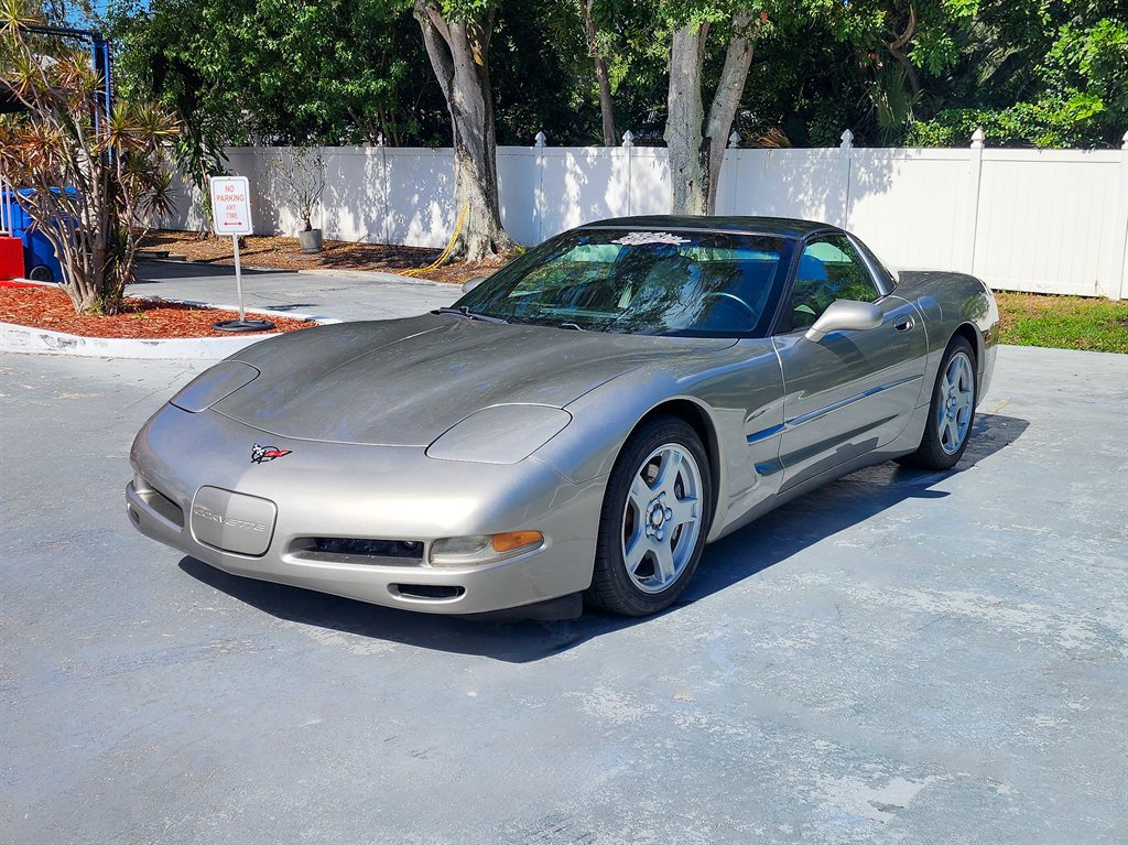 Used 1998 Chevrolet Corvette Coupe w/ Memory Pkg RWD image 12