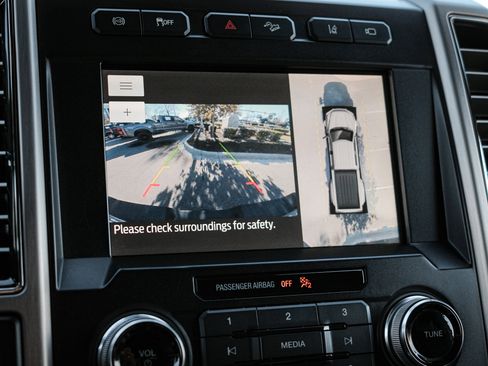 Used 2021 Ford F450 Platinum w/ FX4 Off-Road Package image 24