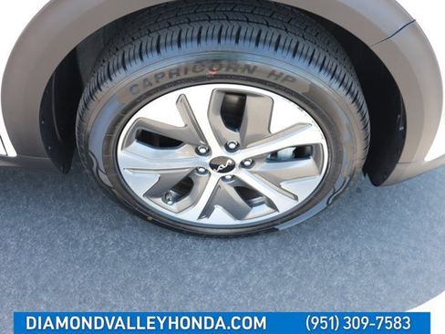 Used 2022 Kia Niro EX FWD image 30