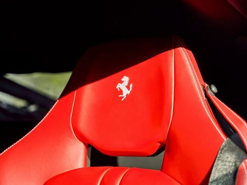 Used 2021 Ferrari F8 Tributo image 39