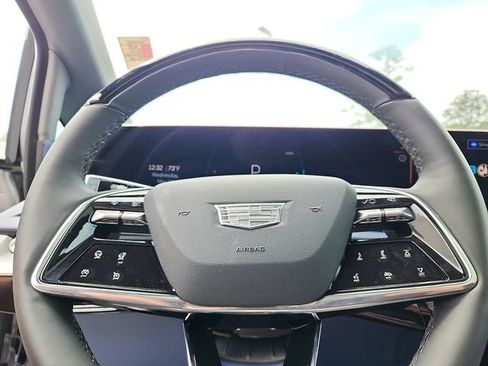 Used 2025 Cadillac Optiq Luxury 2 AWD/4WD image 19
