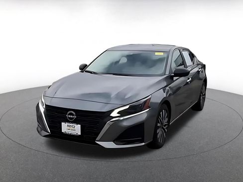 Used 2025 Nissan Altima 2.5 SV FWD image 7