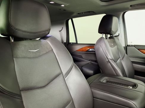Used 2020 Cadillac Escalade Luxury RWD image 11