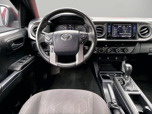 Used 2017 Toyota Tacoma TRD Off-Road AWD/4WD image 12