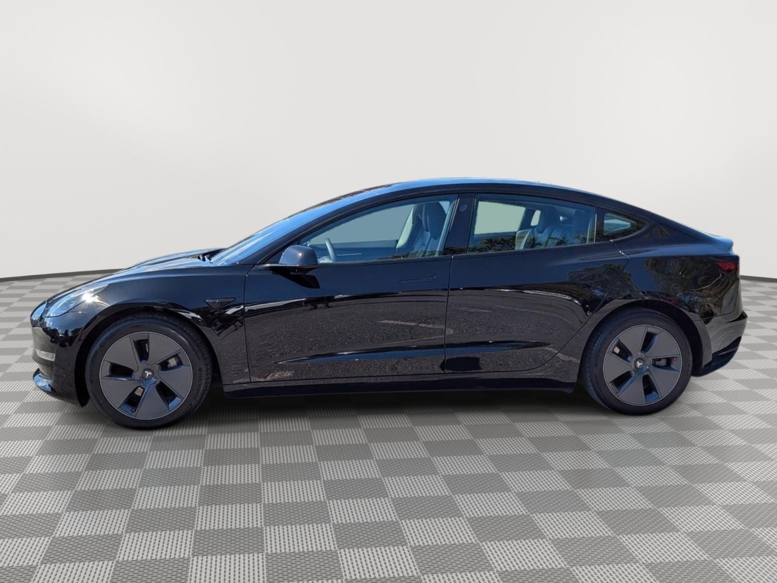 Used 2023 Tesla Model 3 Standard Range RWD image 2