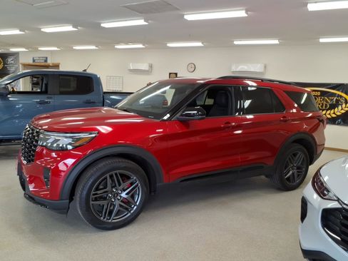 New 2026 Ford Explorer ST-Line w/ ST-Line Street Pack image 2