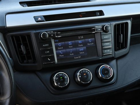 Used 2016 Toyota RAV4 LE image 18