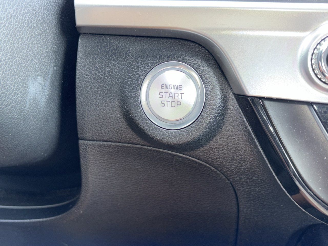 Used 2025 Kia Telluride S FWD image 6