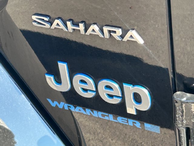 Used 2023 Jeep Wrangler Unlimited Sahara w/ Cold Weather Group AWD/4WD image 14