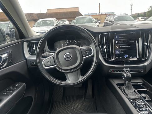 Used 2019 Volvo XC60 T6 Momentum w/ Premium Package AWD/4WD image 17