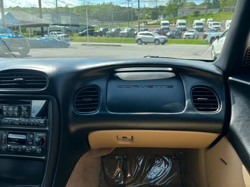Used 2004 Chevrolet Corvette Coupe w/ Preferred Equipment Group RWD image 21