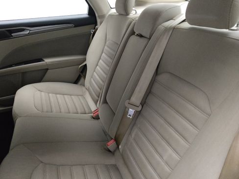 Used 2018 Ford Fusion SE w/ Fusion SE Technology Package image 18