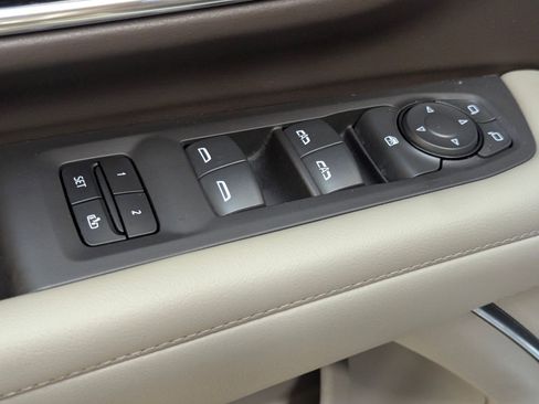 Used 2024 Chevrolet Suburban LT image 24