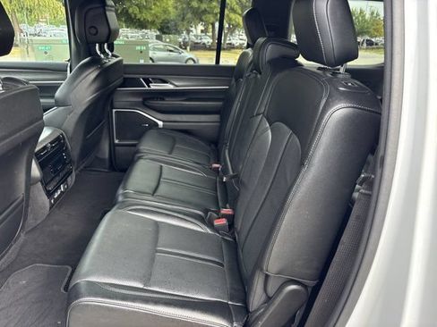 Used 2024 Jeep Wagoneer Series II w/ Flexible Seating Group RWD image 17