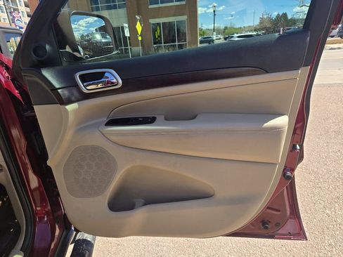 Used 2017 Jeep Grand Cherokee Laredo w/ Quick Order Package 23E image 23