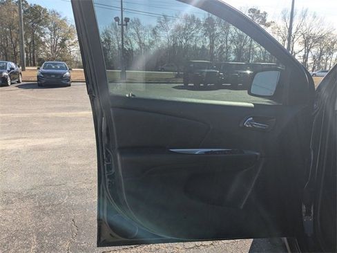 Used 2020 Dodge Journey SE image 14