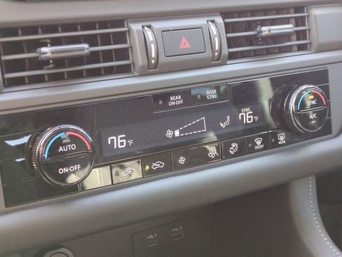 Used 2025 Nissan Pathfinder S image 18