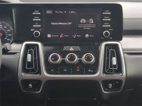 Used 2022 Kia Sorento LX image 17