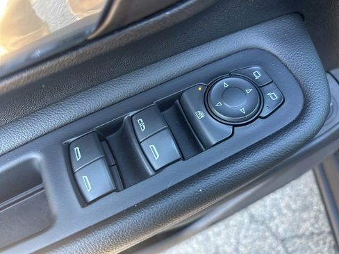 Used 2023 GMC Terrain SLT image 16