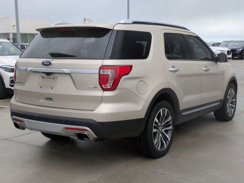 Used 2017 Ford Explorer Platinum image 5