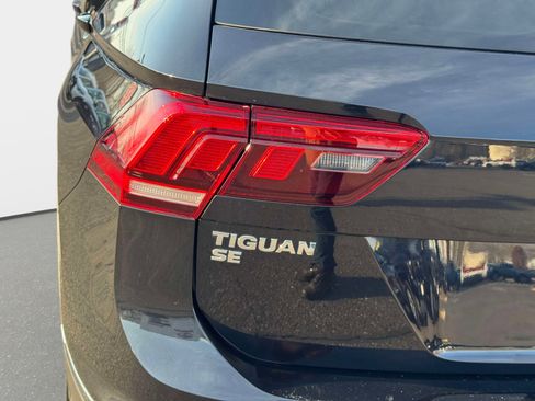 Used 2020 Volkswagen Tiguan SE w/ Panoramic Sunroof Package image 10