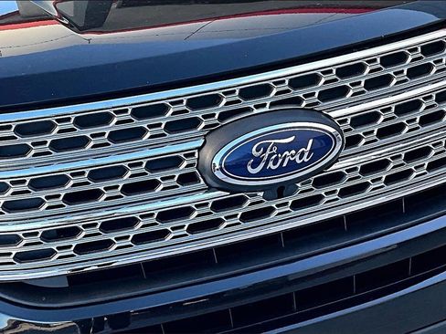 Used 2020 Ford Explorer XLT image 32