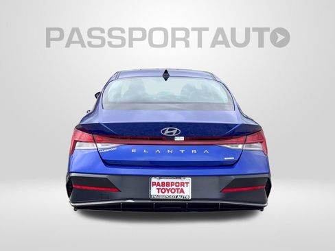 Used 2025 Hyundai Elantra Limited image 6