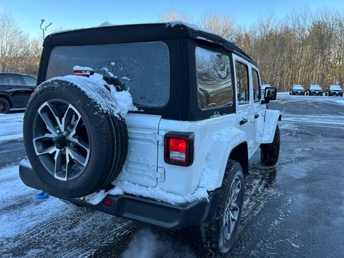 Used 2024 Jeep Wrangler Sport S w/ Convenience Group image 6