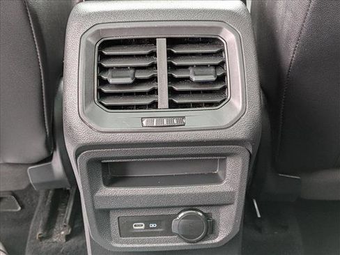 Used 2021 Volkswagen Tiguan SE w/ Panoramic Sunroof Package AWD/4WD image 17