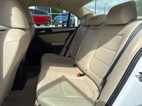 Used 2014 Volkswagen Jetta SE FWD image 23
