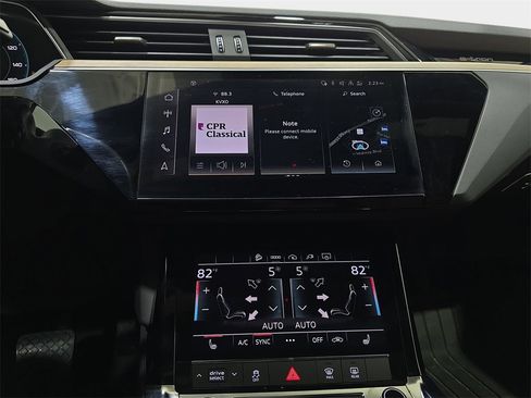 Used 2024 Audi Q8 e-tron Premium image 21