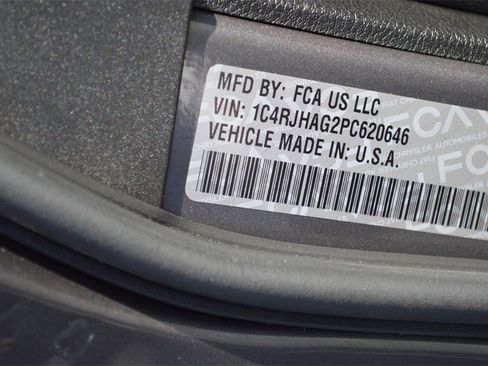 Used 2023 Jeep Grand Cherokee Altitude image 39