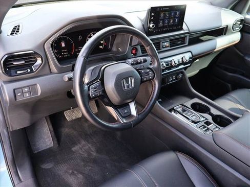 Used 2025 Honda Pilot TrailSport image 11