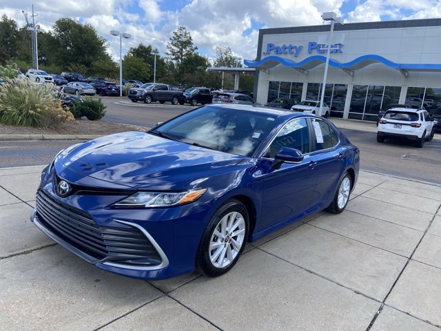 Used 2024 Toyota Camry LE FWD image 4